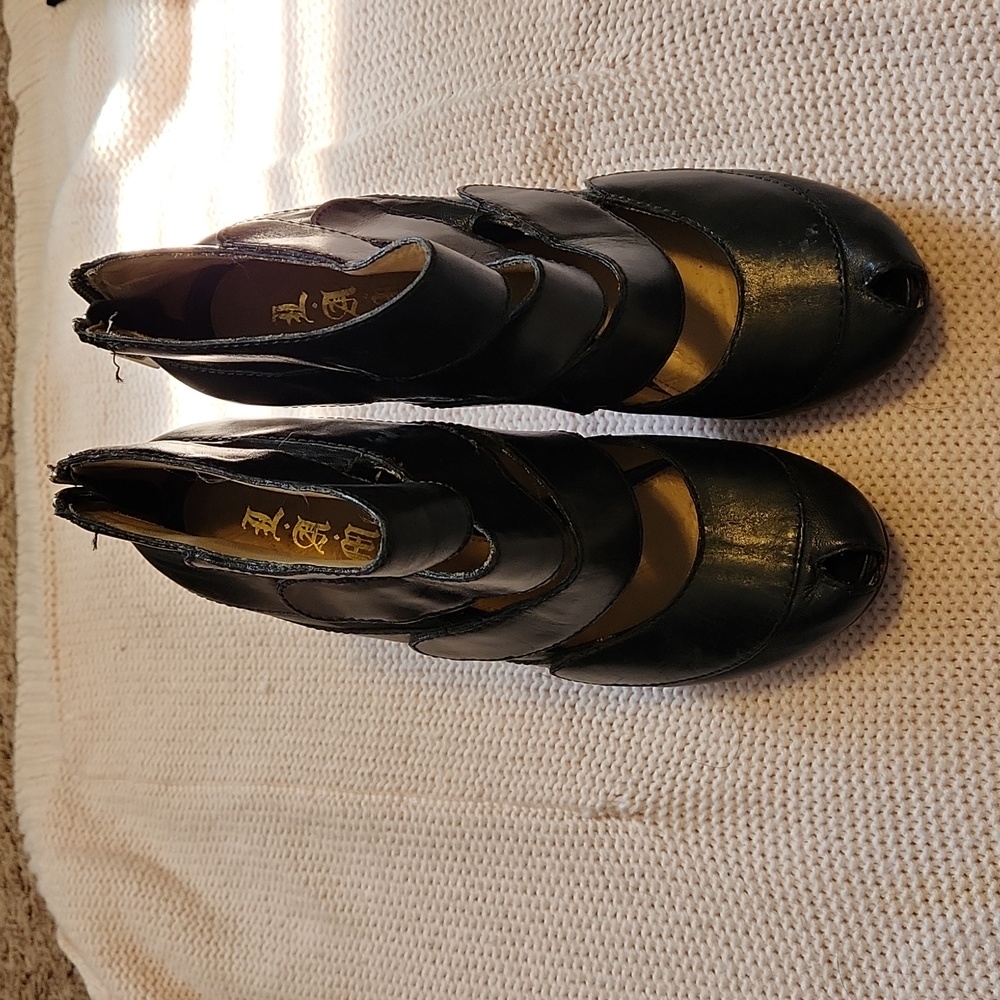 Size 9.5 lamb booties